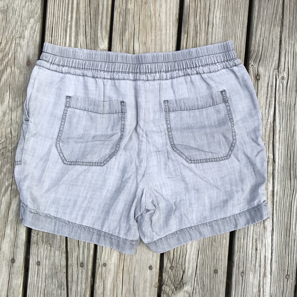 Grey shorts - Picture 2 of 3